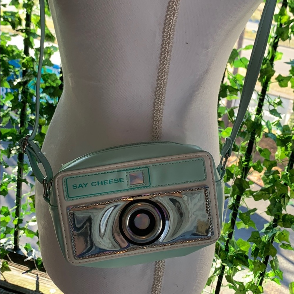 Say cheese novelty camera purse